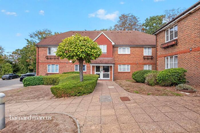 2 Bedroom Flat For Sale In Evelyn Way, Wallington, SM6