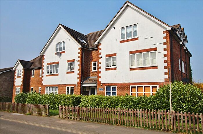 1 Bedroom Flat For Sale In High Street, Knaphill, Woking, Surrey, GU21