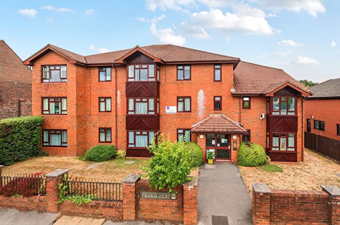 2 Bedroom Flat For Sale In Worplesdon Road, Guildford, Surrey, GU2