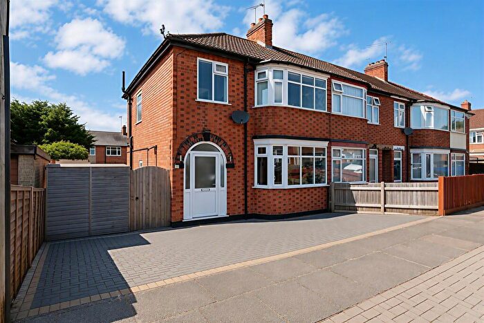 3 Bedroom Semi-Detached House For Sale In Hereford Road, Leicester, LE2