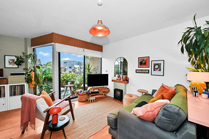 1 Bedroom Flat For Sale In Violet Road, Bow, E3
