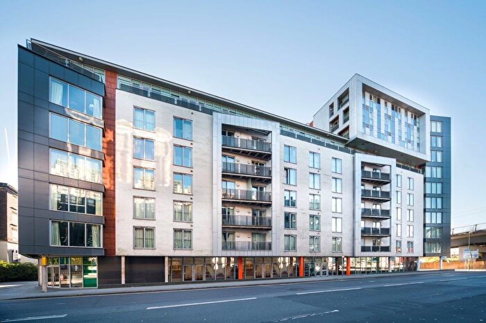 2 Bedroom Flat To Rent In Queens Road, Nottingham, Nottinghamshire, NG2