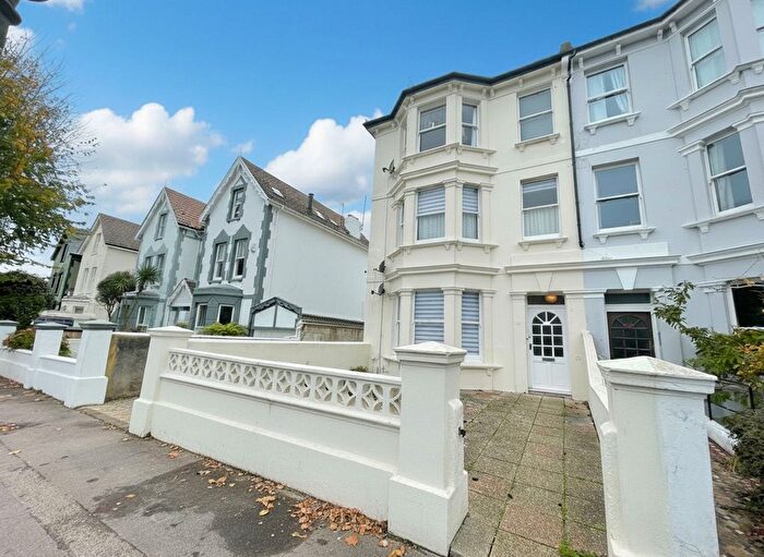 3 Bedroom Flat To Rent In Westbourne Gardens, Hove, BN3