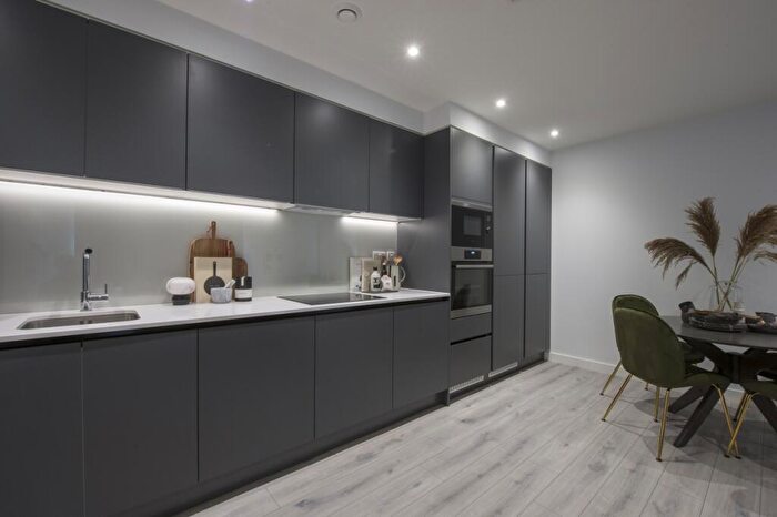 2 Bedroom Flat To Rent In The Courtyard Circus Street, BN2