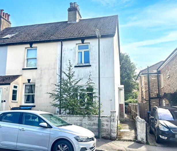 3 Bedroom End Of Terrace House For Sale In Park Road, Caterham, CR3