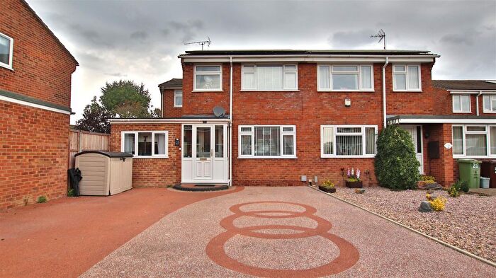 4 Bedroom Semi-Detached House For Sale In Tirlebank Way, Tewkesbury, GL20
