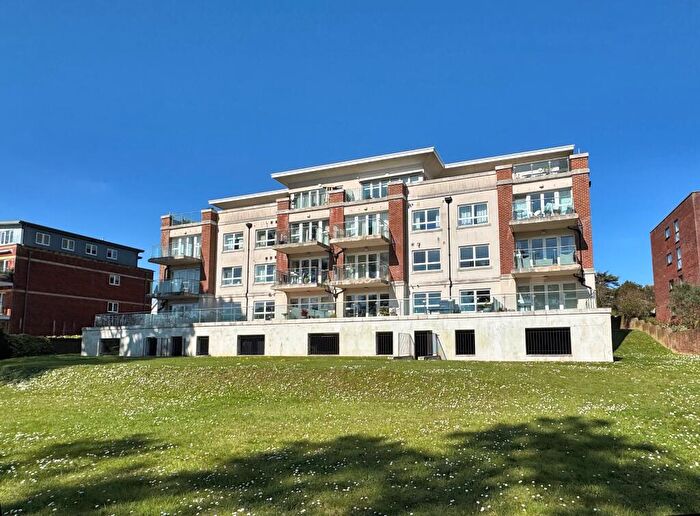 2 Bedroom Apartment For Sale In Penthouse Apartment, Douglas Avenue, Exmouth, EX8