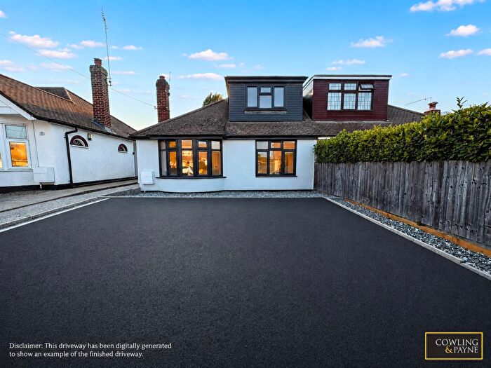 3 Bedroom Chalet To Rent In Fourth Avenue, Wickford, SS11