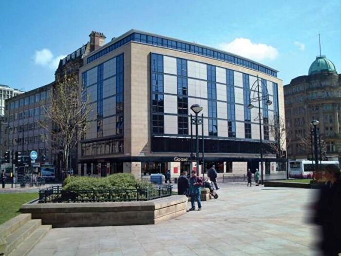 2 Bedroom Flat For Sale In Broadway, Bradford, BD1