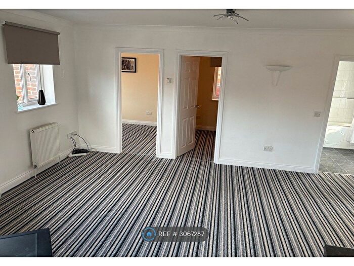 2 Bedroom Flat To Rent In Mill Lane, Newbury, RG14