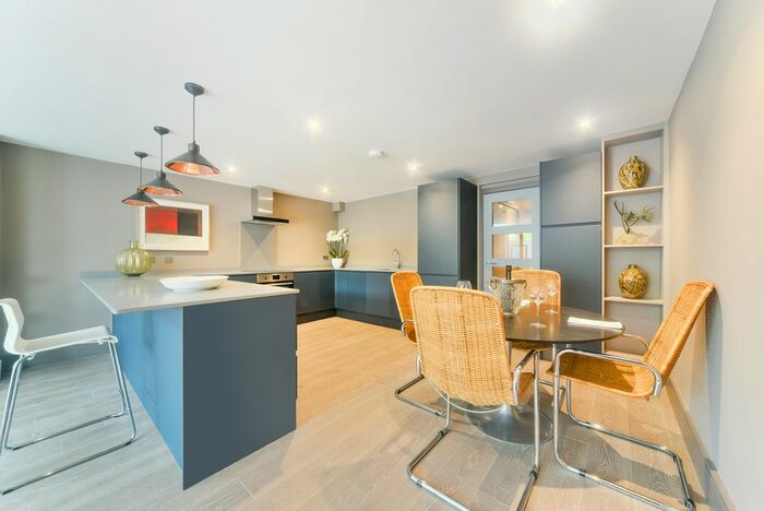 2 Bedroom Flat To Rent In Roehampton High Street, SW15