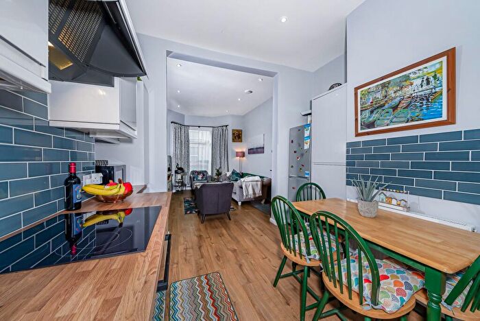 1 Bedroom Flat For Sale In Old Southend Road, Southend-On-Sea, SS1