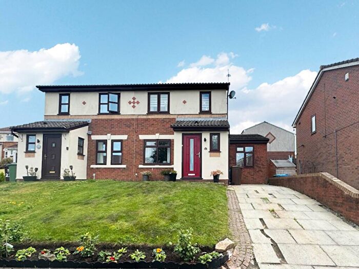 3 Bedroom Semi-Detached House For Sale In Leywell Drive, Moorside, Oldham, OL1