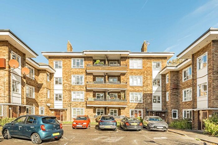 1 Bedroom Flat To Rent In Ellesmere Road, Chiswick, W4