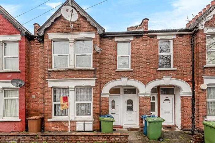 2 Bedroom Flat To Rent In Herga Road, Harrow, HA3