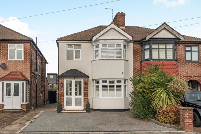 3 Bedroom Semi-Detached House For Sale In Delhi Road, Enfield, EN1