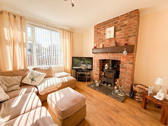 3 Bedroom Semi-Detached House For Sale In High Heworth Lane, Gateshead, NE10