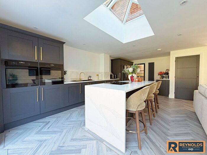 3 Bedroom Semi-Detached House For Sale In Nevill Road, Snodland, Kent, ME6