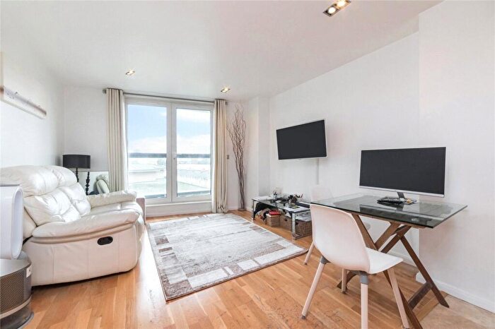 1 Bedroom Flat To Rent In City Tower, Limeharbour, E14