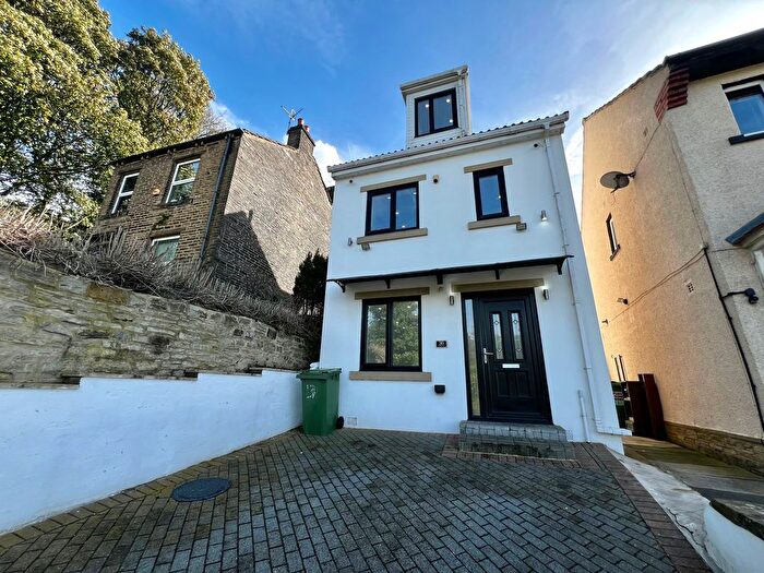 4 Bedroom Detached House To Rent In Longley Lane, Huddersfield, HD4