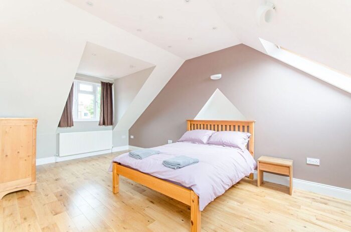 3 Bedroom Flat To Rent In Hillfield Road, West Hampstead, London, NW6