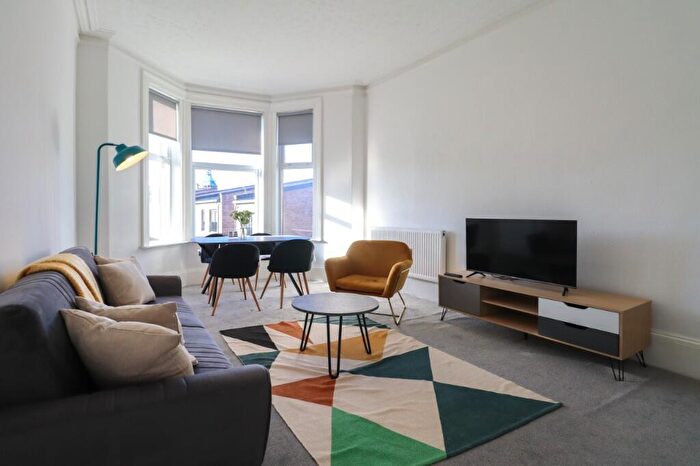 2 Bedroom Flat To Rent In Walker Street, Paisley, Renfrewshire, PA1