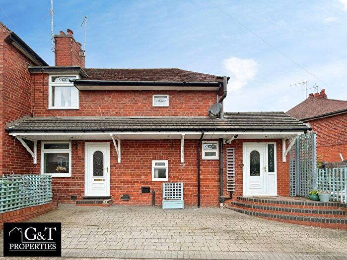 2 Bedroom End Of Terrace House To Rent In School Road, Brierley Hill, DY5