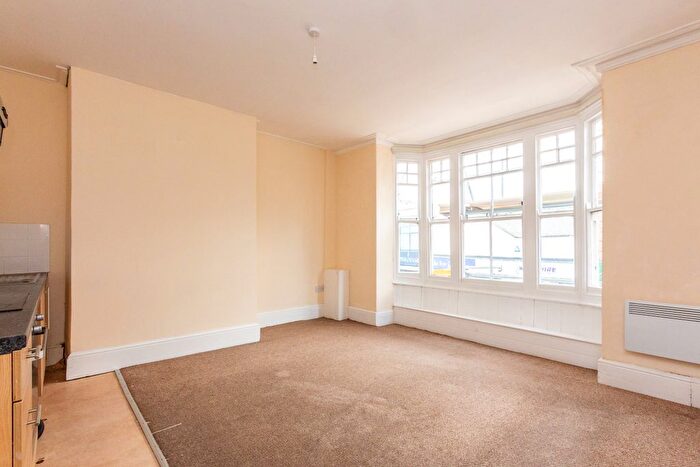 2 Bedroom Flat To Rent In High Street, Rushden, NN10