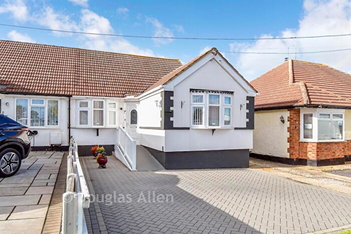 3 Bedroom Semi-Detached Bungalow For Sale In Hill Avenue, Wickford, Essex, SS11