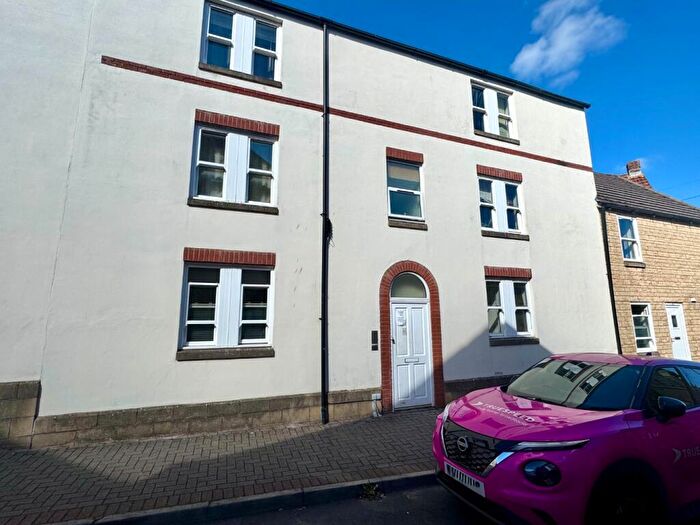 2 Bedroom Flat To Rent In Mill Court, The Island, Midsomer Norton, BA3