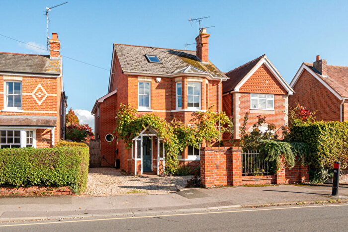 4 Bedroom Detached House For Sale In Horseshoe Road, Pangbourne, Reading, Berkshire, RG8