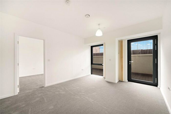 2 Bedroom Flat To Rent In Ilford Hill, Ilford, IG1