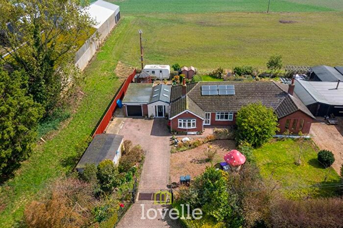 2 Bedroom Semi-Detached Bungalow For Sale In Lock Road, North Cotes, DN36