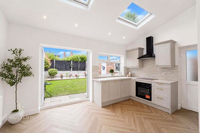 3 Bedroom Detached House For Sale In Broomhall Road, Pendlebury, Swinton, Manchester, M27