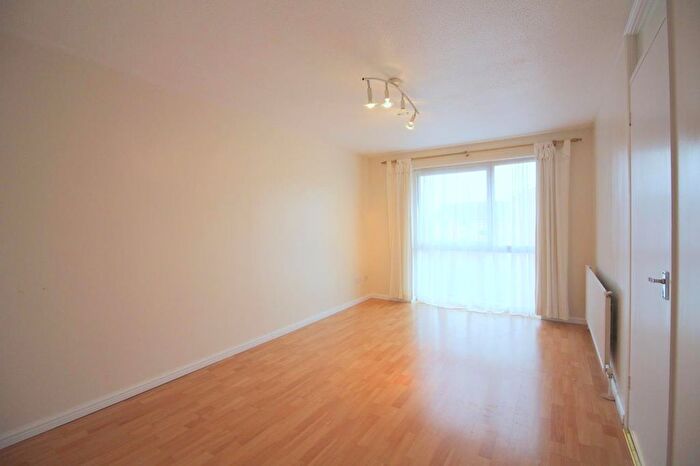 1 Bedroom Flat To Rent In Aylsham Drive, Ickenham, UB10