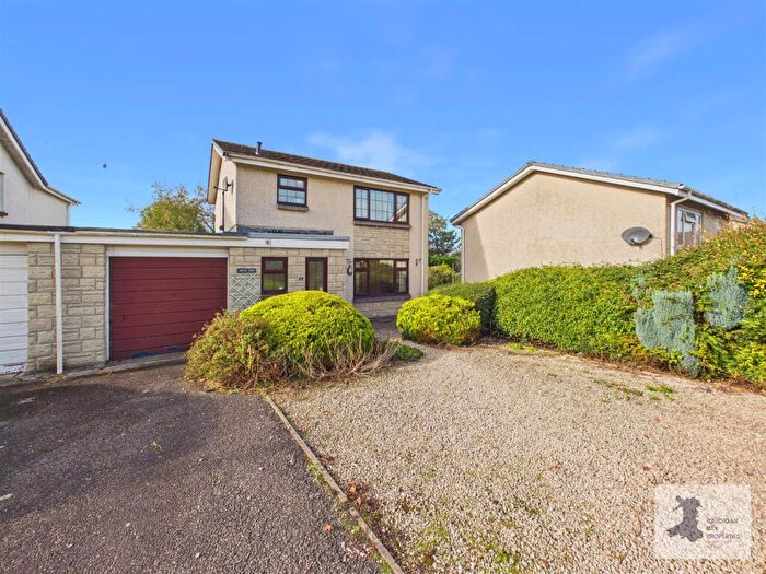 3 Bedroom Link Detached House For Sale In Heol Y Wern, North Park Estate, Cardigan, SA43