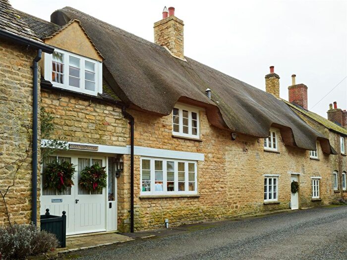 4 Bedroom Cottage To Rent In The Thatched Cottage, Chilson, OX7