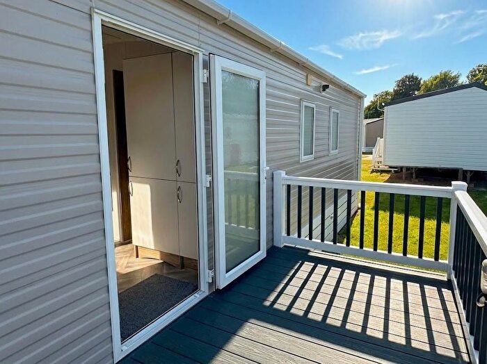 2 Bedroom Mobile/park Home For Sale In Dymchurch Road, New Romney, TN28