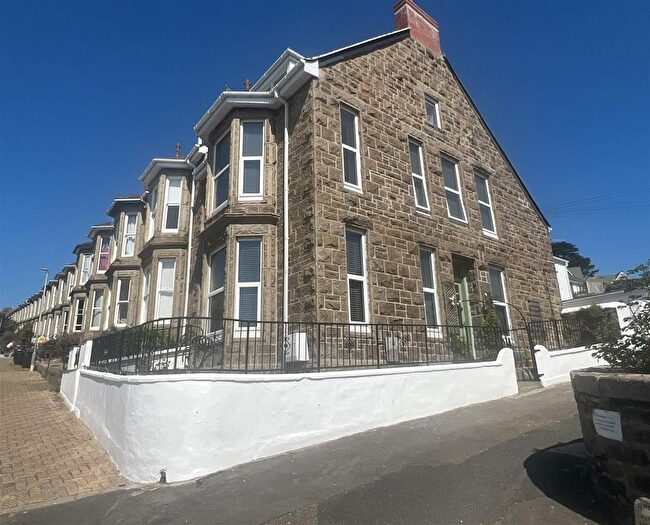 4 Bedroom End Of Terrace House For Sale In Lannoweth Road, Penzance, TR18