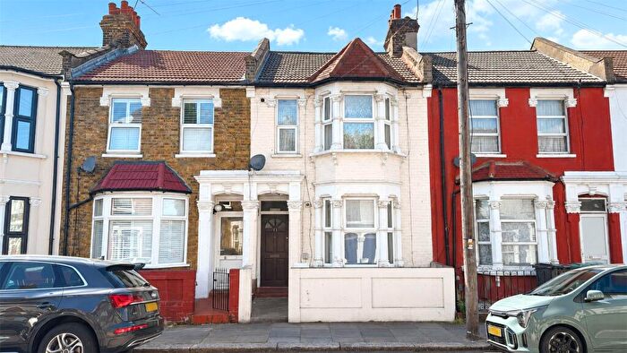 Apartment To Rent In Winchelsea Road, Tottenham, London, N17