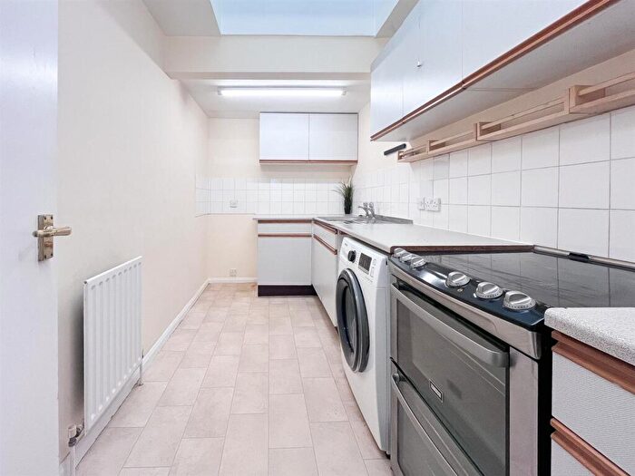 2 Bedroom Flat To Rent In Stockcroft Road, Balcombe, RH17