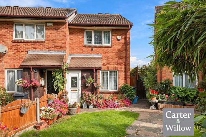 2 Bedroom End Of Terrace House For Sale In Diamond Close, Dagenham, RM8