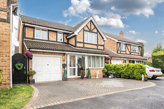 4 Bedroom Detached House For Sale In Portland Close, Slough, Berkshire, SL2