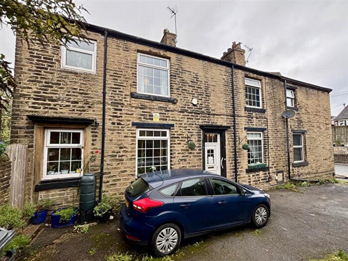 3 Bedroom Semi-Detached House For Sale In Main Road, Denholme, Bradford, BD13