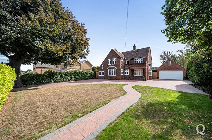 5 Bedroom Detached House For Sale In Whitehall Road, Sittingbourne, Kent, ME10