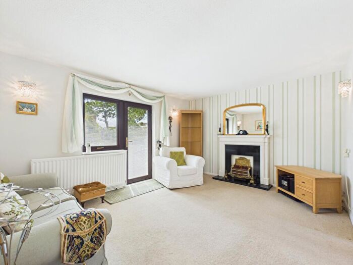 2 Bedroom Bungalow For Sale In Wakeford Court, Tadley, RG26