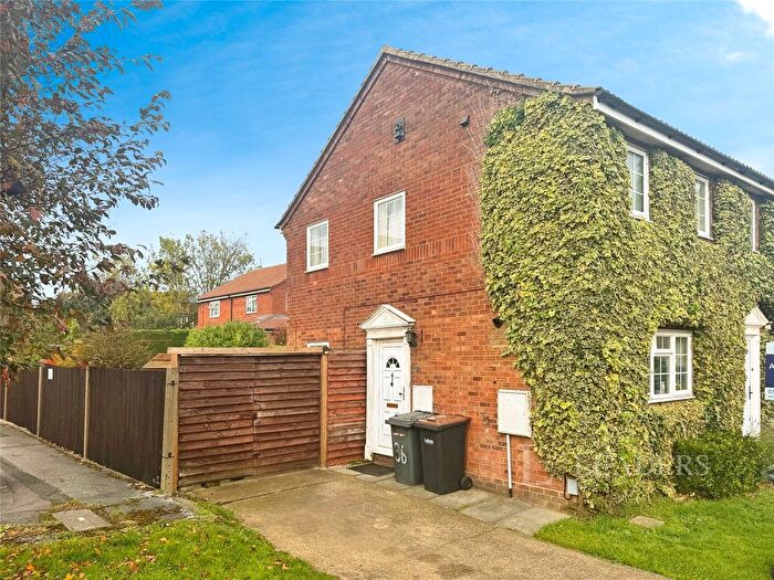 2 Bedroom Semi-Detached House For Sale In Barnston Close, Luton, Bedfordshire, LU2