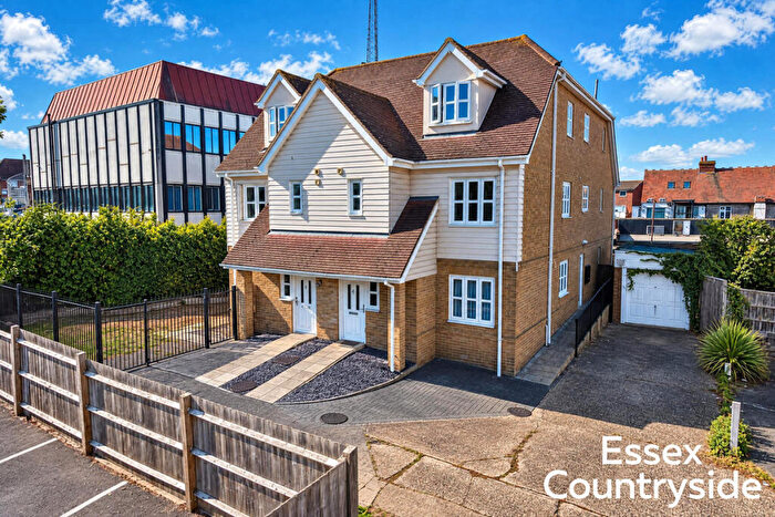 2 Bedroom Flat For Sale In Eastwood Road, Rayleigh, SS6