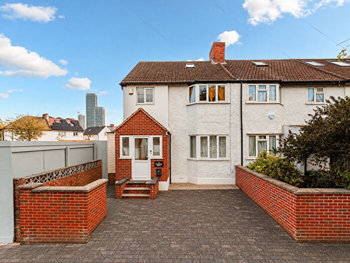 4 Bedroom Semi-Detached House For Sale In Highfield Road, Acton, W3