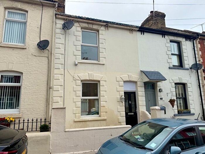 3 Bedroom Terraced House To Rent In Sidney Road, Gillingham, ME7